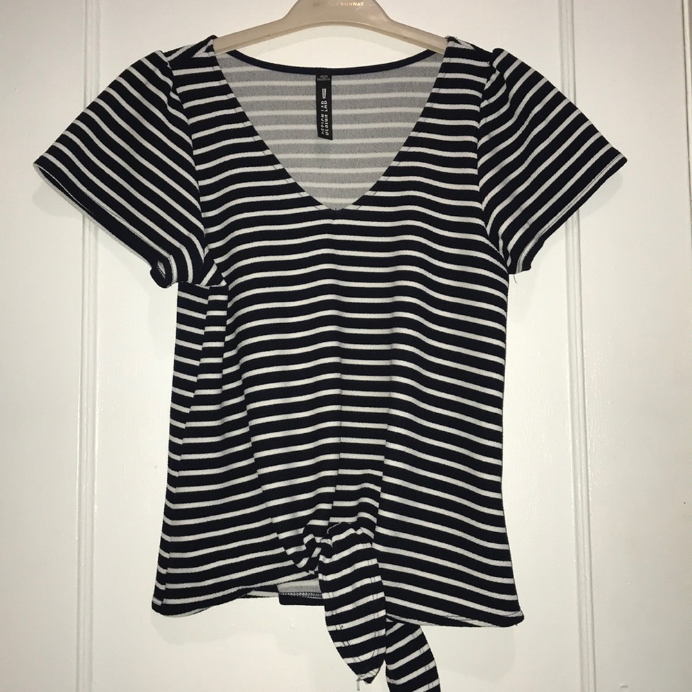 Lord & Taylor stripped front tie short sleeve t